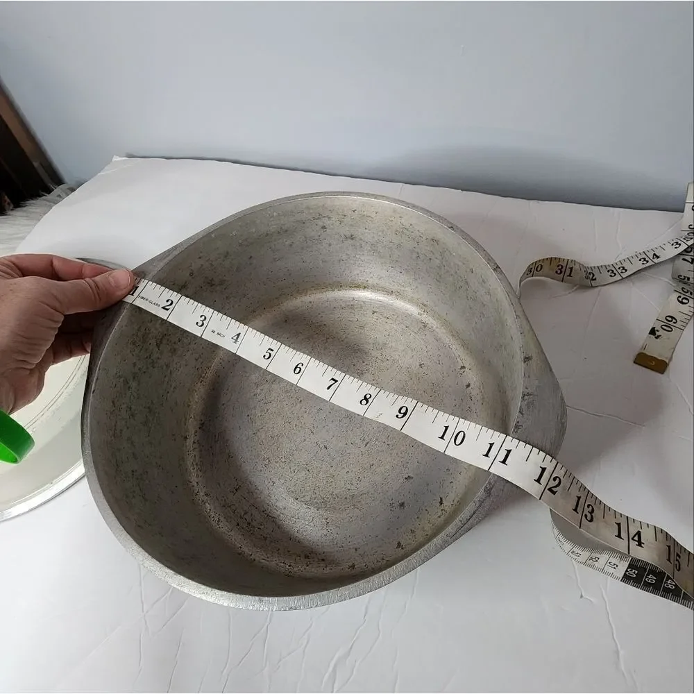 Vintage Club Aluminum Pot Dutch Oven 4 Qt Pan with Lid Turquoise/Teal/off white